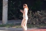 В центре Калуги разгуливала голая девушка. Видео.