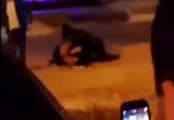 Девушки дрались на площади Победы, а мужчины снимали видео