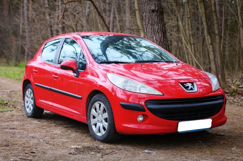 Продам автомобиль Peugeot 207