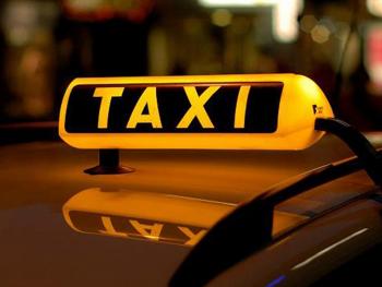 В Курске два таксиста присвоили телефоны клиенток
