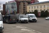 Два микроавтобуса столкнулись на Московской площади (видео)