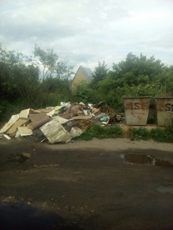 Сухиничи утопают в бесхозном мусоре