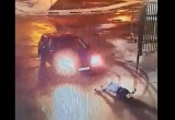 Ночной гонщик протаранил ворота рынка и лег на дорогу (видео)