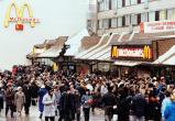Фото из интернета, lifeinmsk.ru, открытие первого ресторана в Москве в 1990 году.