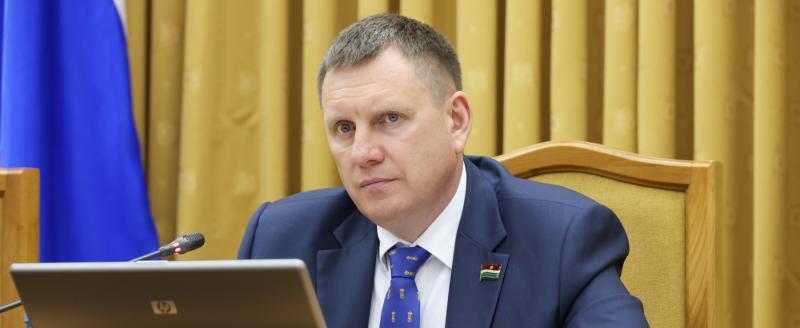 Геннадий Новосельцев призвал депутатов организовать субботники и продолжить контроль качества капремонта школ 