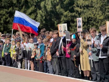 На Мемориальном воинском кладбище в Калуге почтили память погибших красноармейцев