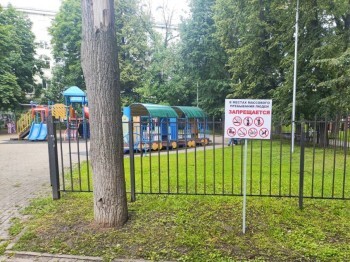 В калужских скверах и парках устанавливают таблички с перечнем запретов