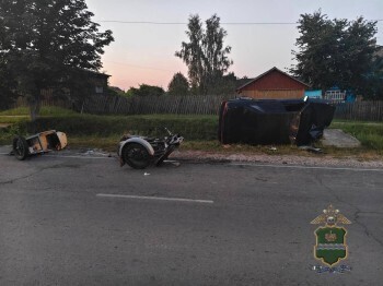 Пьяная жительница Калужской области без прав врезалась на автомобиле
