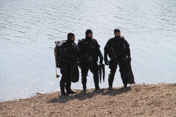 Из Оки в Калуге достали тело женщины