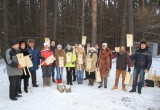 Калужские школьники вместе с лесничими провели экологическую акцию в бору
