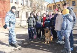 Калужские кинологи со служебными собаками посетили школу-интернат