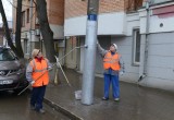 В Калуге начали приводить в порядок автобусные остановки и столбы