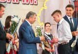Калужский губернатор вручил золотые медали отличникам. Видео, фото