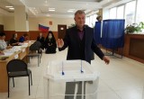 Анатолий Артамонов голосовал в родном селе Хвастовичского района