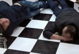 В пиццерии в Калуге задержали вооруженных мужчин. Фото