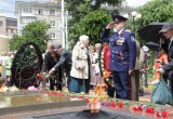 На площади Победы возложили цветы