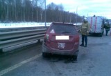 Двое водителей протаранили ограждение на Киевской трассе