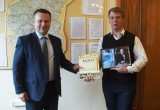 Калужский активист получил портрет Президента с автографом