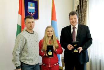 Градоначальник поздравил олимпийскую чемпионку Майю Якунину с победой