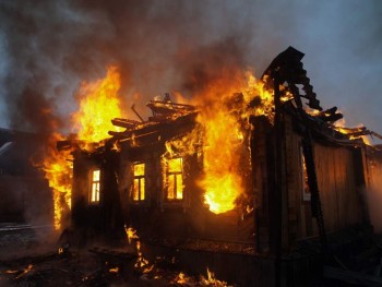 Молодой отец сгорел в строящемся доме