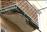 Жильцы аварийного дома на Болотникова все-таки могут дождаться капитального ремонта (видео)