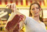 Бизнесмены и продавцы ответят за торговлю просроченным мясом