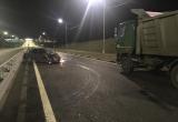 "Лада" протаранила отбойник и грузовик на Пучковском мосту