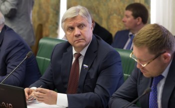Калужский сенатор досрочно покидает Совет Федерации