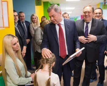 Артамонов принял участие в открытии детской поликлиники в Калуге