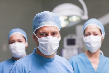 Калужские медики, работающие с коронавирусом, получат выплаты до 1 мая