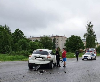 Две иномарки столкнулись на Грабцевском шоссе