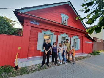 В Калуге волонтеры "Том Сойер Фест" отремонтировали старинный дом
