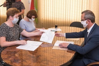Владислав Шапша подал пакет документов в избирательную комиссию