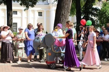 В Калуге прошел парад детских колясок