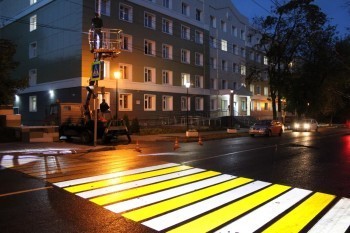 В Калуге установили первый проекционный пешеходный переход