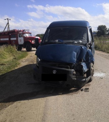 ГАЗель столкнулась с трактором в Калужской области