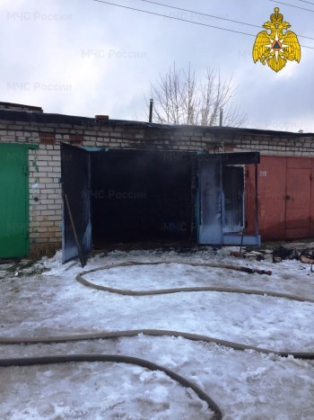 В Калуге на Грабцевском шоссе сгорел гараж