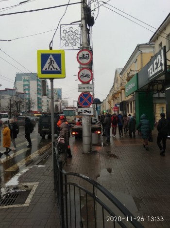 На улице Кирова запретили остановку и стоянку