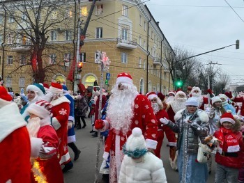 В Калуге прошёл парад Дедов Морозов
