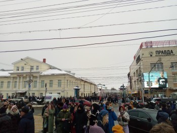 В Калуге проходит митинг в поддержку Навального
