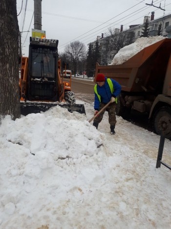 Уборка снега в Калуге идёт круглосуточно