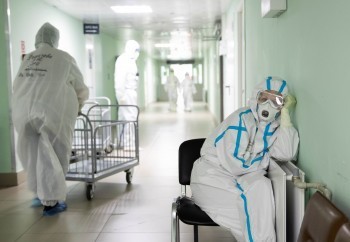 Более 200 обнинских врачей не получили "коронавирусные" выплаты