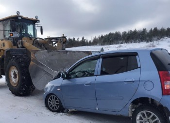 Трактор смял иномарку в Калужской области