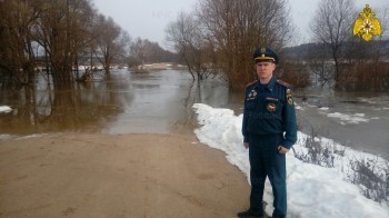 Река Лужа затопила дорогу к двум деревням в Малоярославецком районе