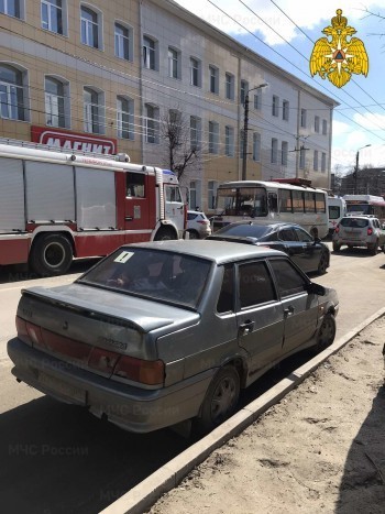 Два автобуса столкнулись на улице Луначарского в Калуге