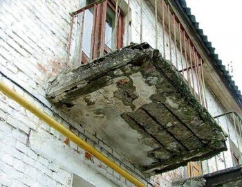 В центре Калуги едва не обрушились балконные плиты