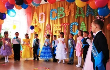 В Калужской области привитые родители смогут посетить выпускные в школах и детсадах