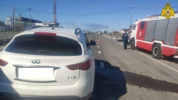 Мотоциклист и водитель Infiniti не поделили трассу под Калугой 
