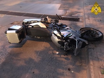 В Калуге на Телевизионной столкнулись Mitsubishi и мотоцикл