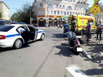 В Калуге на Кирова иномарка столкнулась с мотоциклом
